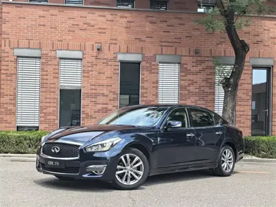Infiniti Q70