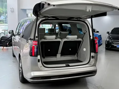Volvo EM90