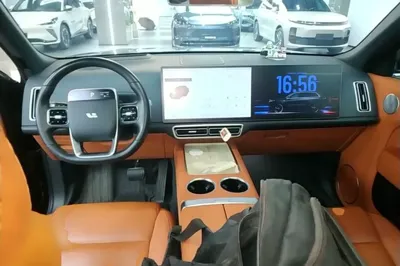 Li Auto L8