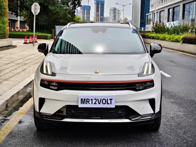 Lynk & Co 06