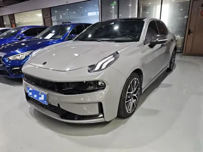 Lynk & Co 03