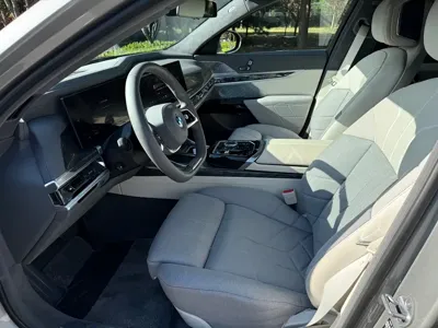 BMW i7