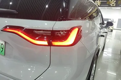 Nio ES8