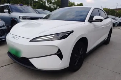 BYD e7