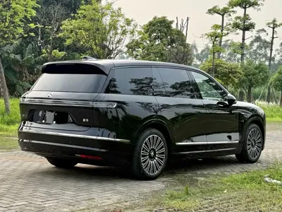 Nio ES8