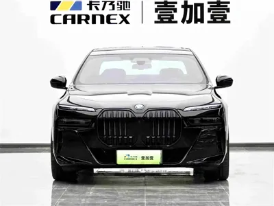 BMW i7