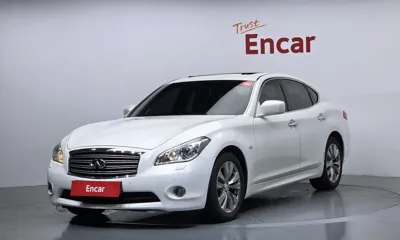 Infiniti M