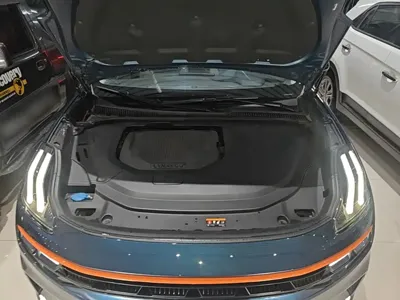 Lynk & Co 06