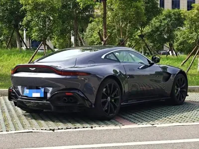 Aston Martin V8 Vantage