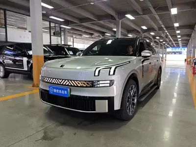 Lynk & Co 领克900