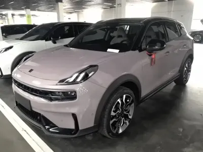 Lynk & Co 06