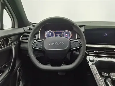Lynk & Co 06