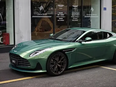 Aston Martin DB12