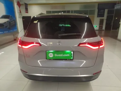Nio ES8