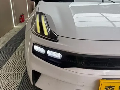 Lynk & Co 06
