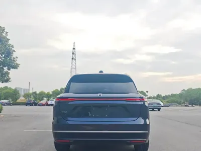 Nio ES8