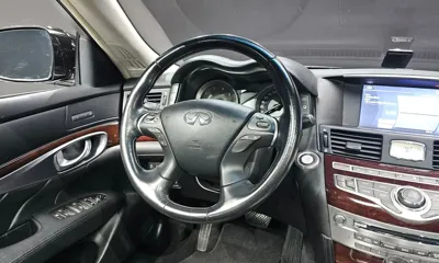 Infiniti M