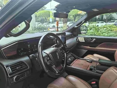 Lincoln Navigator