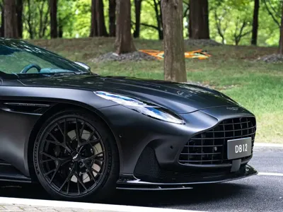 Aston Martin DB12