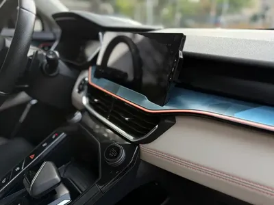 Lynk & Co 06