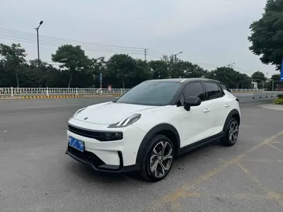Lynk & Co 06