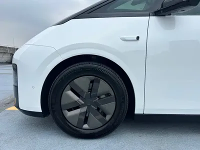 Li Auto Li MEGA