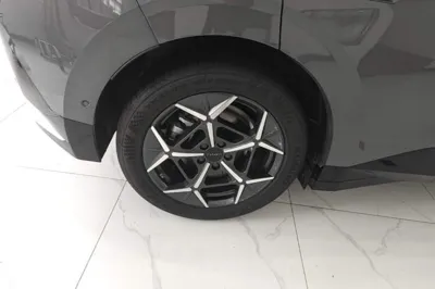 Lynk & Co Z20