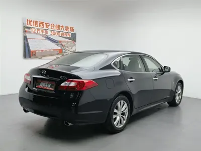 Infiniti Q70