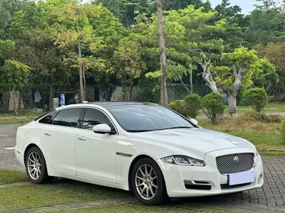 Jaguar XJ