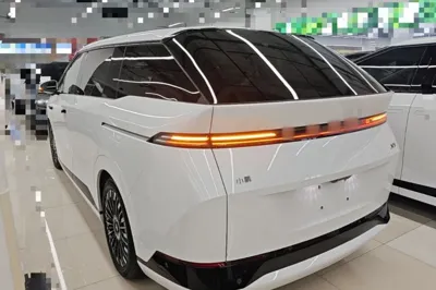 Xpeng X9
