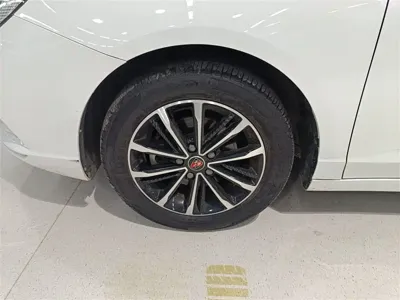 Roewe i5