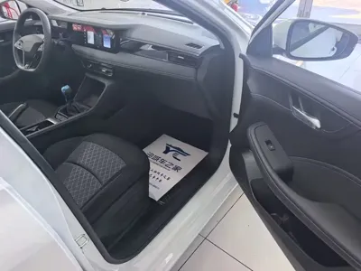 Roewe i5