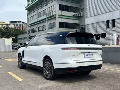 Nio ES8