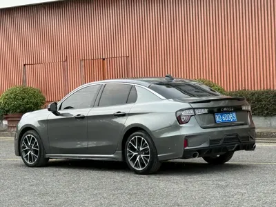 Lynk & Co 03