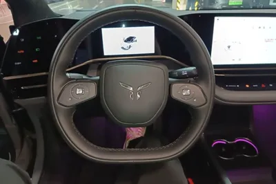 Hongqi EH7
