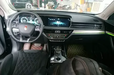 Hongqi HS5