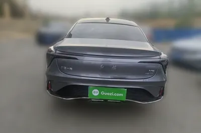 Hongqi H6