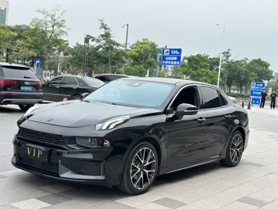 Lynk & Co 03