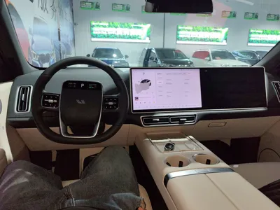 Li Auto L6