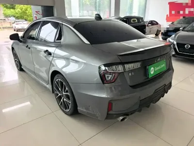 Lynk & Co 03