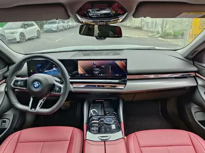 BMW i5