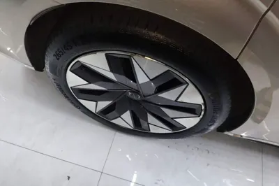 Volvo EM90