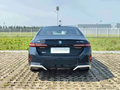BMW i5