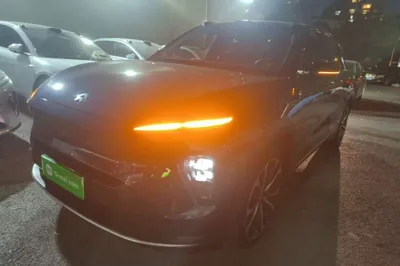 Nio ES8
