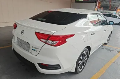 Nissan Lannia