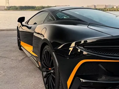 McLaren GT