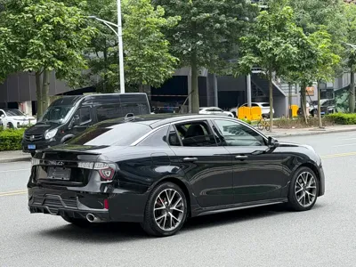 Lynk & Co 03