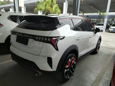 Lynk & Co 06