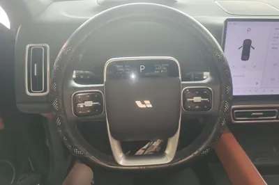 Li Auto L6