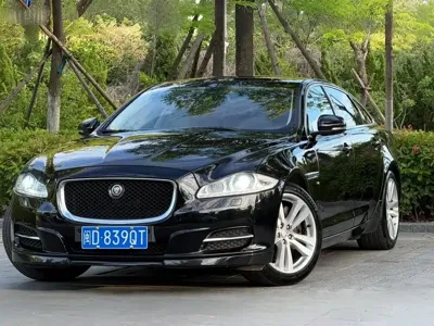 Jaguar XJ